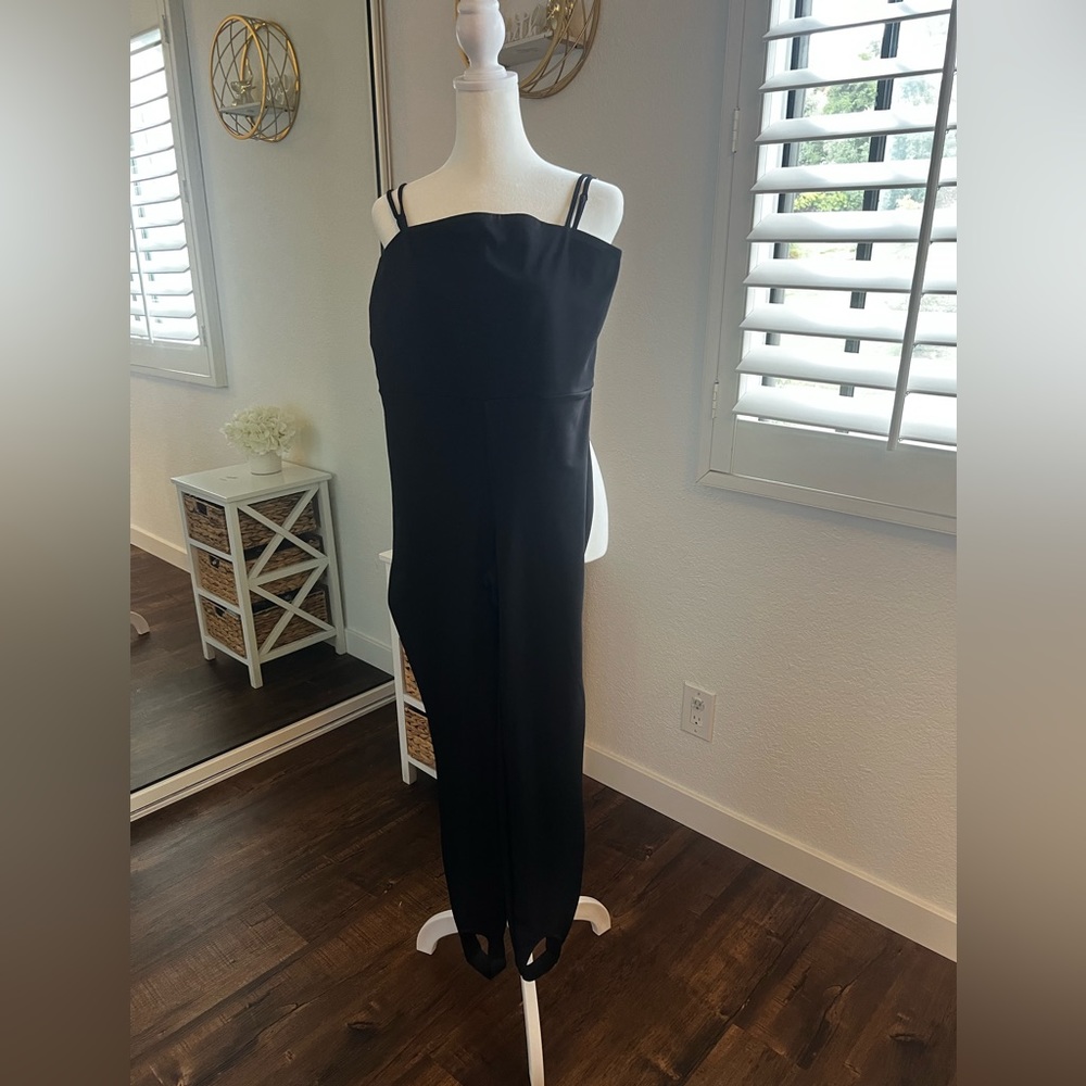 Express-Body Contour Matte squared neck Stirrup Jumpsuit.
